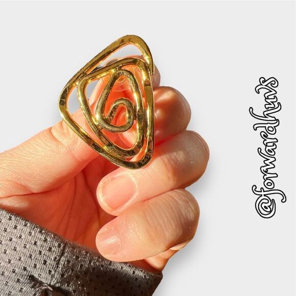 Avon Large Triangular Gold Tone Swirl Earrings - Picture 5 of 8